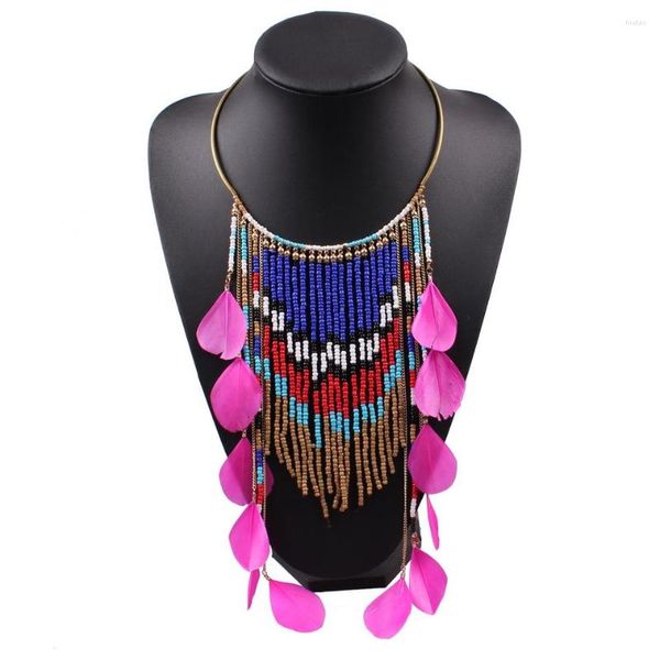 Collares colgantes Diseño de llegada Moda Collar de plumas Marca Gargantilla de cuentas Declaración gruesa para mujeres Joyería al por mayor