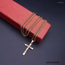 Colliers pendentifs Arrivée Femmes Cross Collier Crucifix Jésus Gold Color Men Bijoux Religion pour cadeau