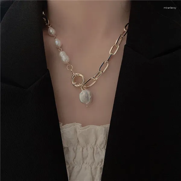 Colliers pendentifs Collier de perles baroques