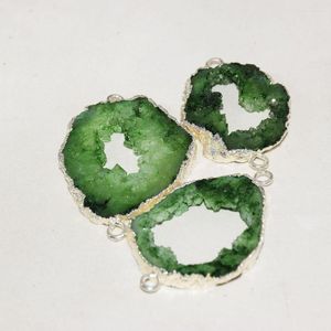 Hangende kettingen Big Green Druzy Stone Connector voor sieraden maken vrouwen 2022 Gold Plating Bezel Geode Slice Gat onregelmatige agates Stenen