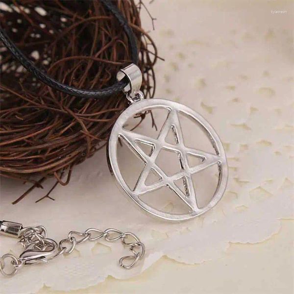 Collares colgantes Collar de mayordomo negro Pentáculo Pentagrama Lucifer Satan Logo Signo Aleación Joyería sobrenatural para hombres y mujeres al por mayor