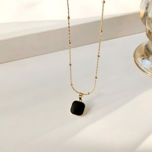 Pendentif colliers noir carré collier pour femmes classique couleur or métal tour de cou bijoux fille collier cadeau 2023