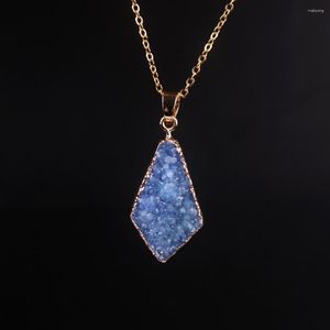 Collares colgantes Azul Druzy Crystal Arrowhead Collar Cuarzo áspero Declaración Flecha NT38 Tono de oro Joyería de moda