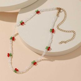Colliers pendants Collier de cerise rouge perlé bohème adapté aux femmes mignonnes à la main