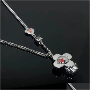 Collares colgantes Clover Clover Cartoon Doll Designer Mens Retro Vintage Hip Hop Goth Book Moissanite Cabecillo de estrangulamiento Judio Dhd2h