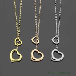 Pendentif Colliers Marque Tiffa T Home T-Heart Collier Nouveau produit de luxe évider simple double amour 18k or haute qualité bijoux de créateur og1l