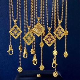Colliers pendentifs Collier de trèfle brossé 18K Colliers de fleurs chanceux en or pour femmes Natural Mère de Pearl 240410