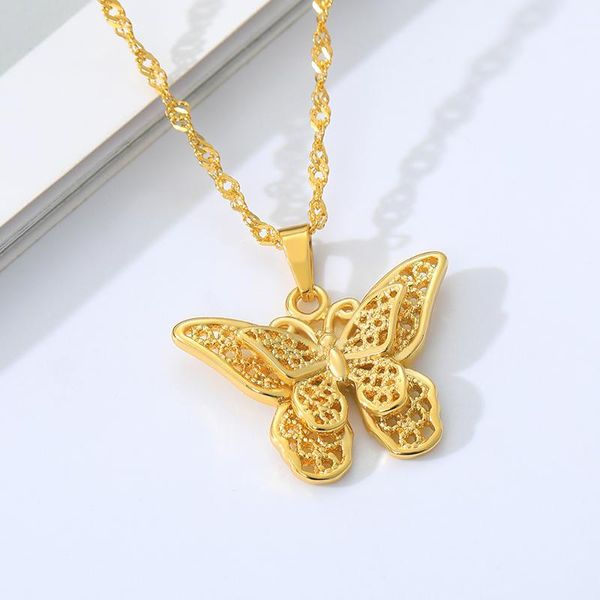Collares colgantes Collar de mariposa Moda para mujeres Mancha de oro Cadena de acero Joyería BFFPendant