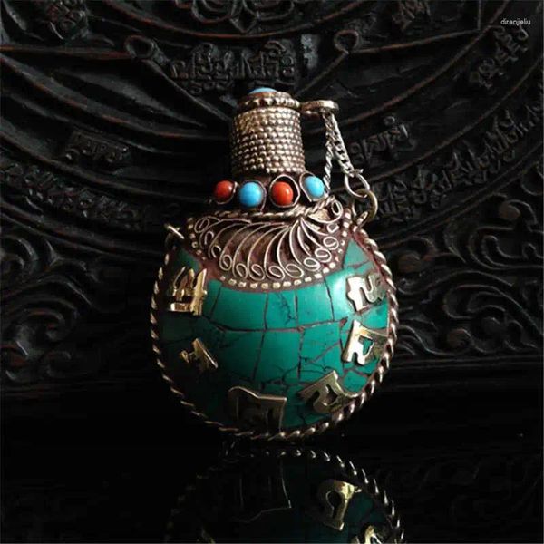 Collares colgantes BYH008 Nepal Mano Latón con incrustaciones de piedra Botella de rapé Tibetano Seis palabras Mantras Amuletos Artesanía