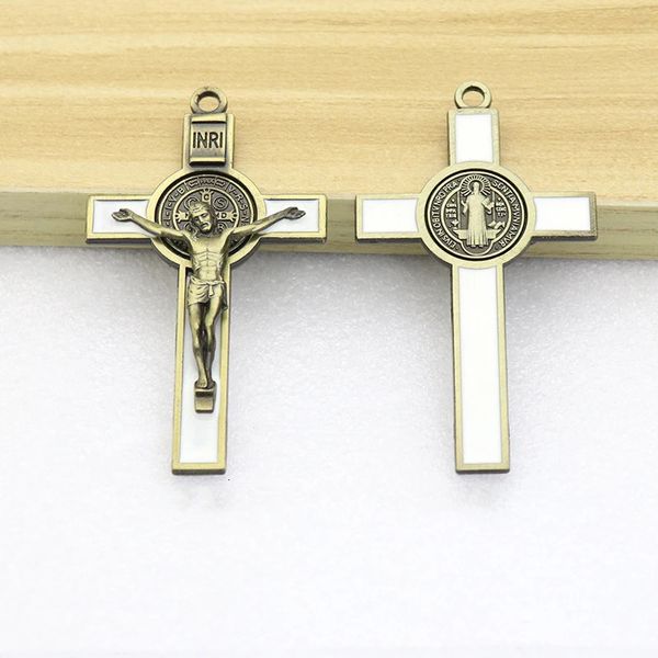 Collares pendientes Iglesia Católica Cristo Jesús Icono San Benito Crucifijo Cruz Colgante Encantos para DIY Collar Llavero Colgantes Piezas de joyería 231208