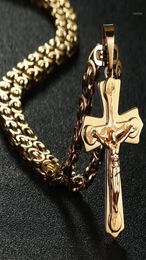 Colliers pendants crucifix catholique pédante or collier en acier inoxydable épais en métal sans cou uniques bijoux de mode de mode Bible cha2214142