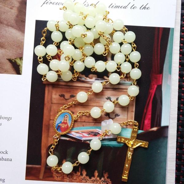 Подвесные ожерелья католика Богоматерь Сердца Сердца Мария Крест Ожерелье Световывающие Розарии Бусы для женщин благословения ювелирных украшений