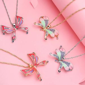 Collares colgantes Catuni Exquisito Winx Collar de mariposa con incrustaciones de cristal Zircon Pink Girly Regalo Joyería de esmalte para hija Niña Mujer