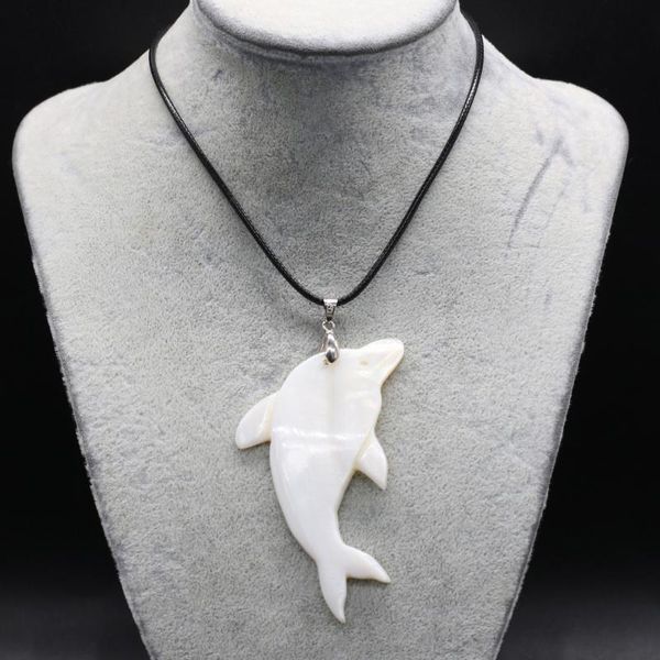 Pendentif Colliers Charme 100% Naturel Lucky Dolphin Animal Shell Collier Hommes Femmes Quotidien Banquet Porter Exquis Cadeaux De Vacances 1pc