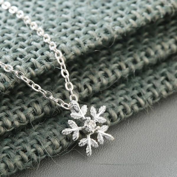 Collares colgantes CHENGXUN 2023 Sparkly Winter Snowflake Crystal Flower Dangle Collar Mujeres Niñas Charm Collier Joyería de fiesta de boda