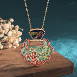 Pendentif Colliers Chine Style Élégant Cheongsam Hanfu Collier Accessoires Émail Froid Artisanat Serrure De Sécurité Rétro Pour Femmes Femme