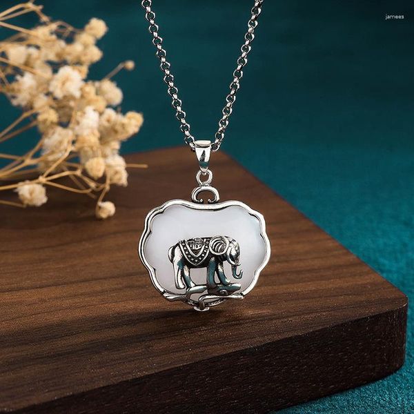 Pendentif Colliers Chine Style Vintage Thai Silver Plaqué Collier Incrusté Hetian Jade Elephant Mascotte pour hommes et femmes Bijoux