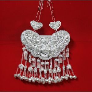 Hanger kettingen Chinese miao Longevity Lock ketting Sliver kleur Hmong Big Festieve Decoraties Women Dance Folk 230815