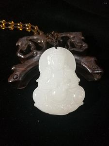 Hangende kettingen Chinees natuurlijke witte jade handgesneden Kwan-yin en met kralen ketting