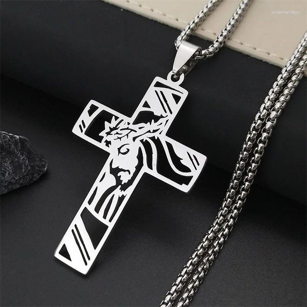 Collares colgantes Cristo Dios Cross Jesus Crown of Thorns Cabello de cadena Hombres de acero inoxidable Crucifijo Joya Colar Masculino N7074S02