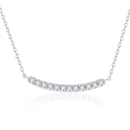 Colliers pendants Conception classique 925 Collier de sourire glacé en argent sterling avec cadeau de diamant Moissanite