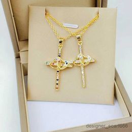 Colliers pendents Love Love Christian Cross Collier Fashion Personnalité Amour Double Amour Couple Jésus NICHE NICHE CADEAU CALLE CAVILE PULODIQUE CADE