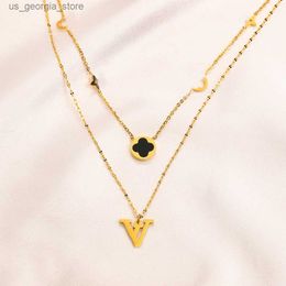 Colliers de pendentif Femmes classiques Collier de concepteur de luxe Chaîne de plage de cou 18k Colliers de lettres en acier inoxydable plaqué Gold Gold