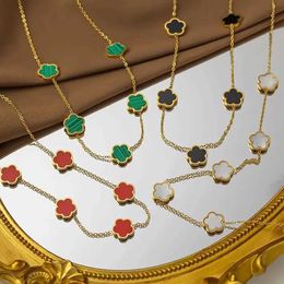 Colliers pendants trèfle de bijoux non décolorants