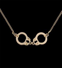 Colliers de pendentif Collier Collier Kpop Pendants Vintage Simple et cadeaux pour l'année 2022 menottes Hiphop Friends Bijoux de mode8248338