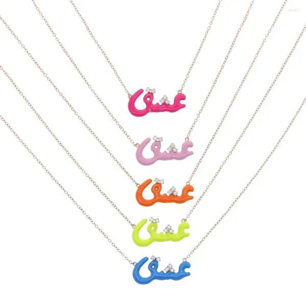 Collares colgantes Letra árabe colorida para mujeres pavimentadas circonita cúbica blanca y 5 colores esmalte rosa oro joyería de moda