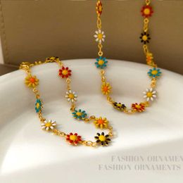 Pendentif Colliers Cuivre Plaqué Or Véritable Petite Fleur De Marguerite Fraîche Bracelet Collier Ins Vent Contraste Couleur Conception Collier Nouveaux Bijoux 1281