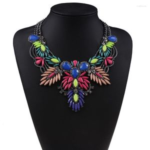 Pendentif Colliers Costume Bijoux Accessoires Rétro Coloré Fleur Pétale Chunky Cristal Strass Collier Bib Déclaration Collier Pour Les Femmes