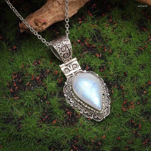 Colliers pendants Colliers créatifs et à la mode en dentelle en dentelle de lune Collier de pierre précieuse pour femmes accessoires de bijoux de style ethnique pour femmes