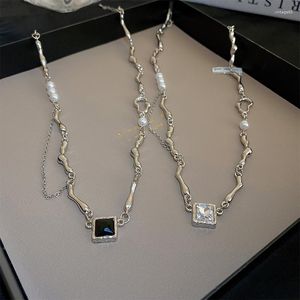 Pendentif Colliers Crystal Squares Collier pour femmes Peal Minimaliste Noir Blanc Zircon Rock Métal Accessoires Bijoux À La Mode Cadeaux