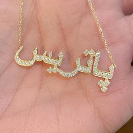 Collares colgantes Collar de nombre árabe personalizado Cristal personalizado Placa de identificación islámica Cadena de oro Joyería de acero inoxidable para mujeres 230506