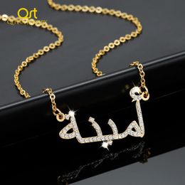 Colliers personnalisés avec nom arabe, pendentif personnalisé en acier inoxydable et cristal avec noms glacés, bijoux pour femmes, cadeau d'anniversaire 231026