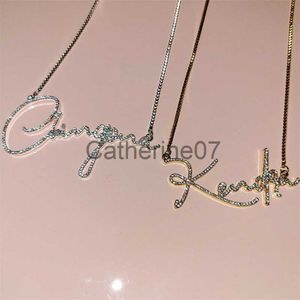 Colliers pendentifs Collier de lettre de nom de cristal personnalisé pour les femmes Colliers de nom personnalisés avec diamant Collier personnalisé avec différentes polices J230725