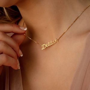 Colliers pendentifs Collier de nom personnalisé pour femmes n'importe quelle police avec boîte chaîne plaque signalétique en or collier ami parfait cadeau d'anniversaire tour de cou 230901