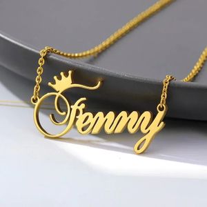 Hanger Kettingen Aangepaste Naam Ketting voor Vrouwen Gepersonaliseerde Kroon Cursief Lettertype Goud Roestvrij Staal Letter Choker Sieraden Verjaardagscadeaus 231113