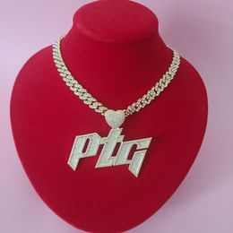 Pendentif Colliers Nom personnalisé Script Police Zircone Lettres Coeur Crochet 9CM Chaîne Cubaine Mode Hip Hop Cadeau d'anniversaire 230825