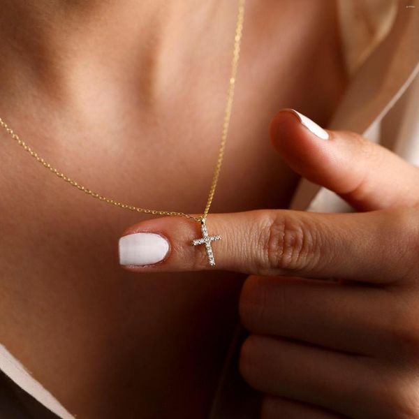 Colliers pendants Collier croix délicat pour femmes 14k plaqués en or zircone simple simple mignon