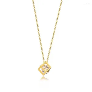 Pendentif Colliers Dainty Cube Zirconia Collier pour femmes Cadeau Petit cristal Charms Chaîne Vendre en acier inoxydable Chaînes à maillons Bijoux