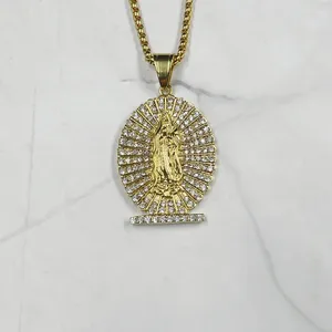 Pendentif Colliers Dainty Gold Color Médaillon Collier en acier inoxydable avec strass Mère Mary Cadeau religieux Bijoux Accessoires