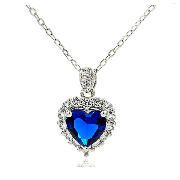 Collares colgantes Deslumbrante Ajuste de 3 puntas Zafiro Azul Cubic Zirconia Collar de corazón Joyería clásica