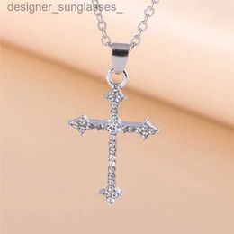 Pendentif colliers Éblouissant Zircon cristal croix collier pour femmes hommes gothique Punk Hip Hop jésus Crucifix pendentif collier chrétien fête bijouxL231218