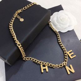 Colliers de pendentif Designer 18K Gold plaqué en acier inoxydable lettre de tour de cou déclaration de suspension Collier pour femmes