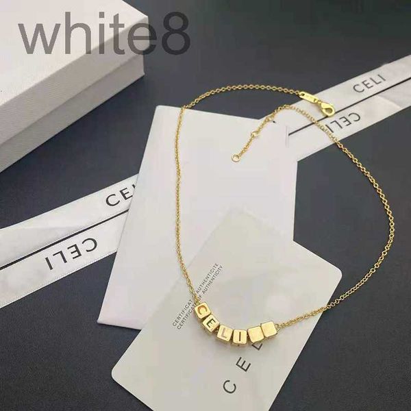 Pendentif colliers Designer 2021 nouveau Style Saijia personnalisé collier de diamants de couleur CE famille dés lettre marée UTBN