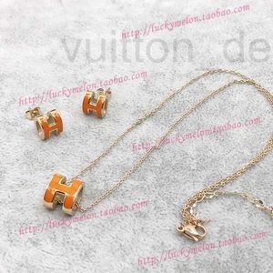 Pendentif Colliers Designer Marque Lettre Collier 14 Couleur Émail Boucles D'oreilles À La Mode Anti Allergie Version Coréenne Bijoux Pour Femmes VKSW