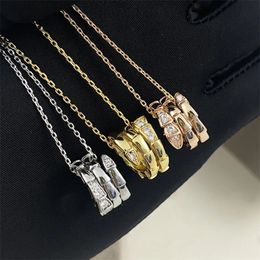 Collares colgantes diseñador collares bulgarily para mujeres huesos de serpientes titanio acero diamante de San Valentín Día de regalos Accesorios de joyería con caja