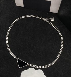 Hangerkettingen Designer Oorbellen Kettingen Ringen Voor Mode Liefde Ketting Klassieke Driehoek Hanger Luxe Sieraden Feest Oorstekers Met correcte markeringen